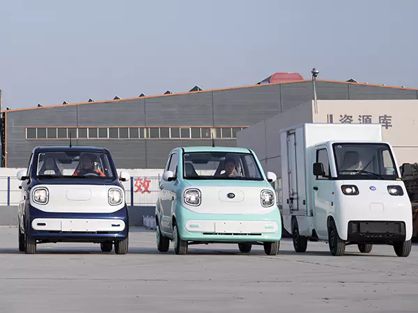 Engagiert, ein führender Anbieter in neuen Energiefahrzeugen zu sein